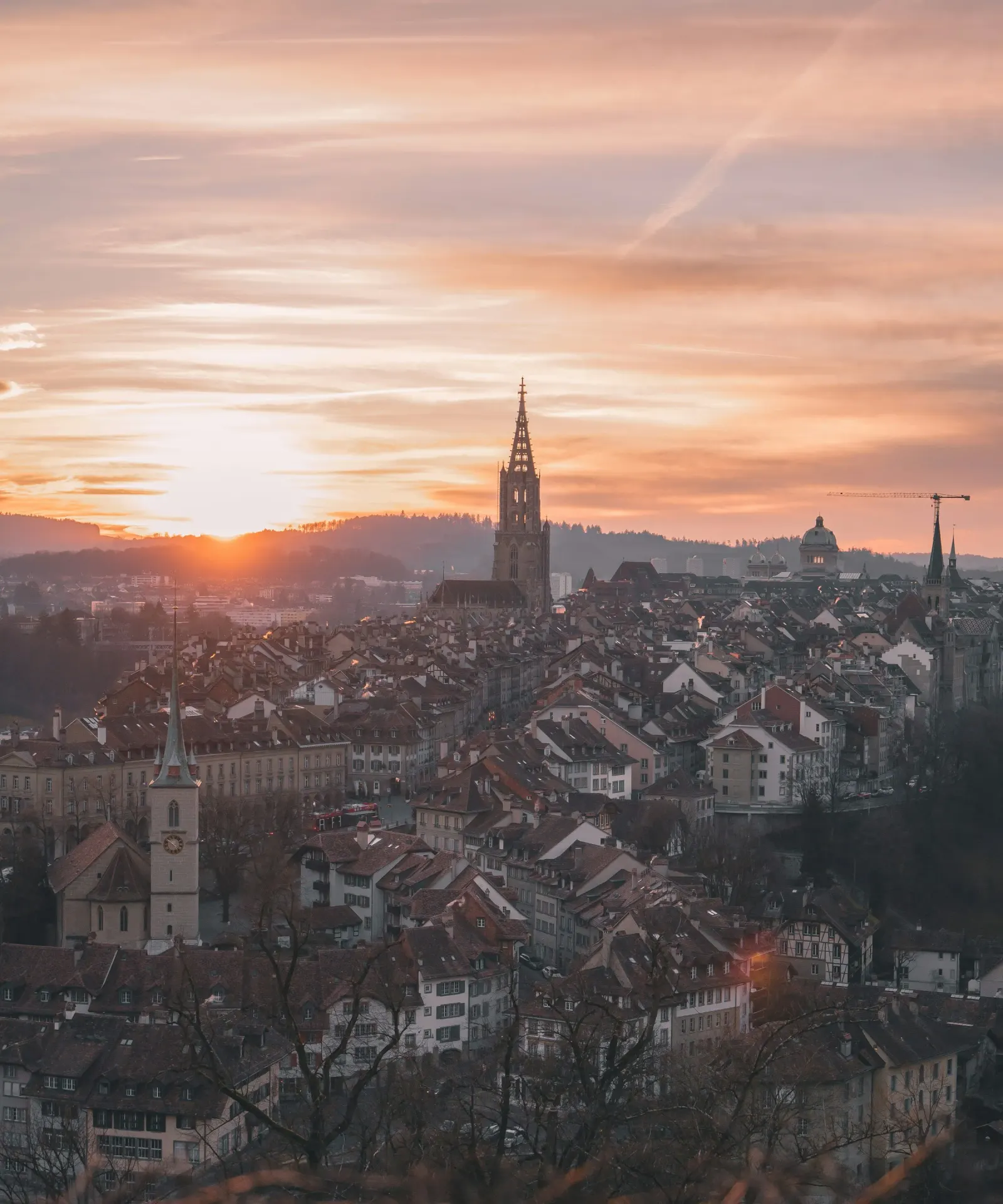 Berner Altstadt mit Münster bei Sonnenuntergang